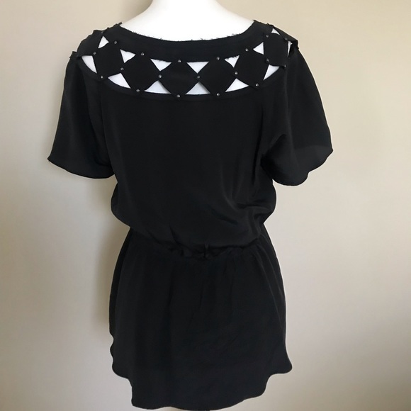 BCBG BCBGMAXAZRIA blouse with neck cutout detail - Picture 5 of 6